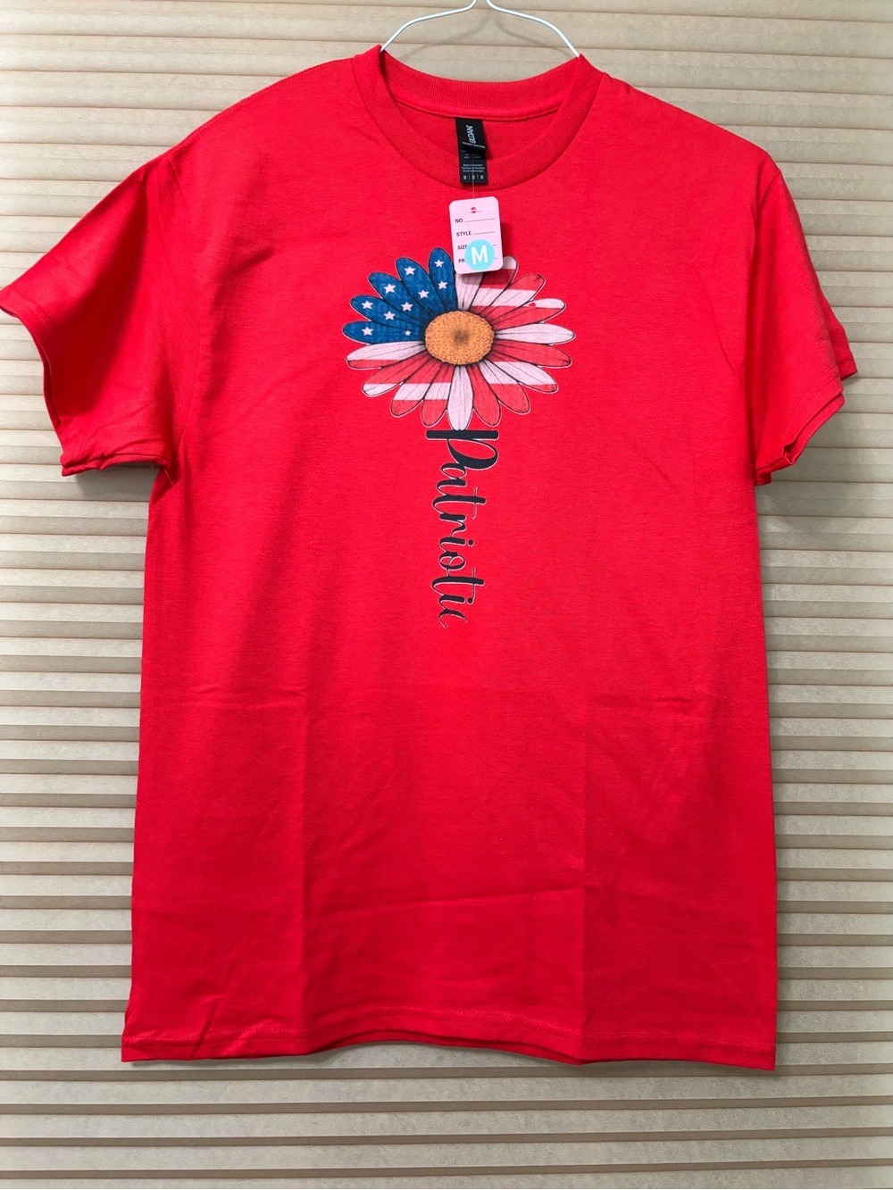 SPECIAL NEW Patriotic Daisy Graphic Tee - Red, White, Blue size Medium
